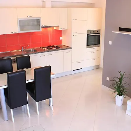 Lägenhet In With Swimming Pool Čilipi