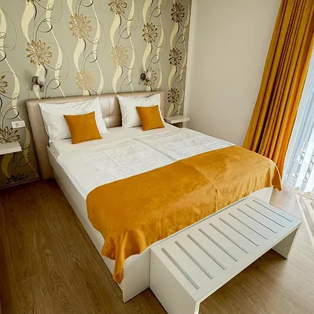 In With Swimming Pool Lägenhet