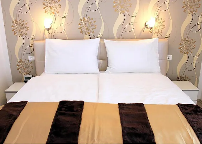 In With Swimming Pool Čilipi