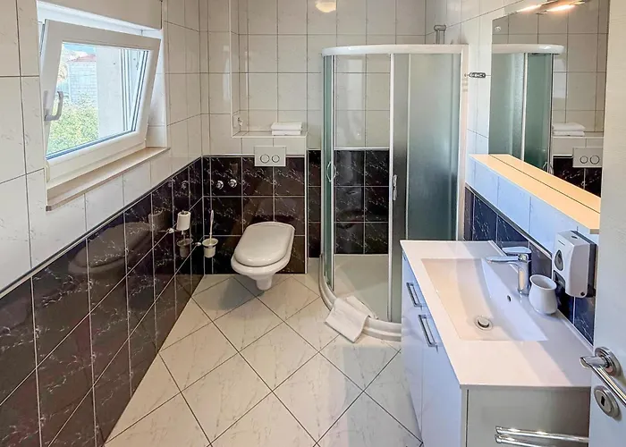 Lägenhet In With Swimming Pool Čilipi