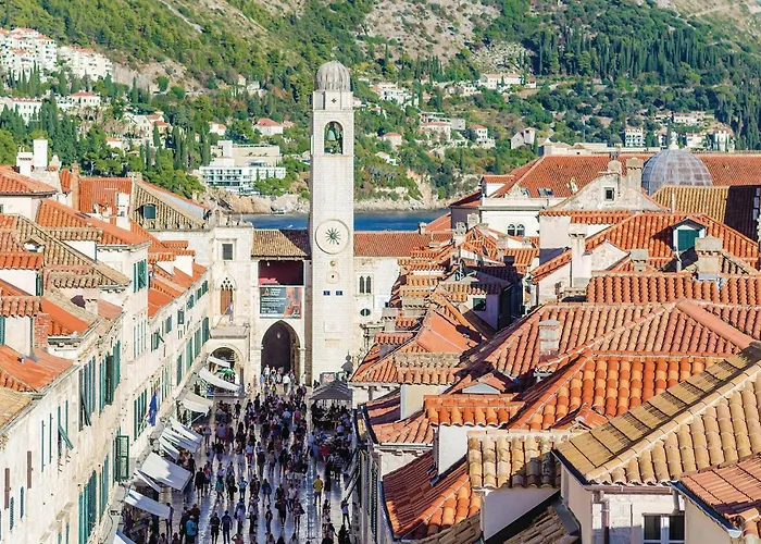 In With Swimming Pool * Čilipi