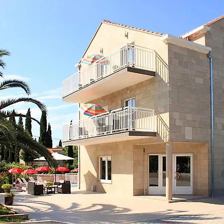 In With Swimming Pool شقة *