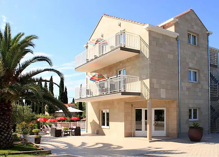 In With Swimming Pool شقة *