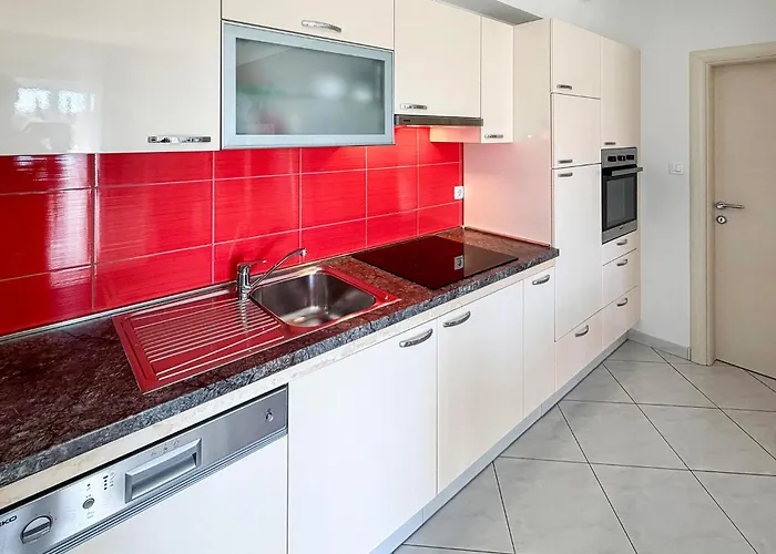 In With Swimming Pool شقة